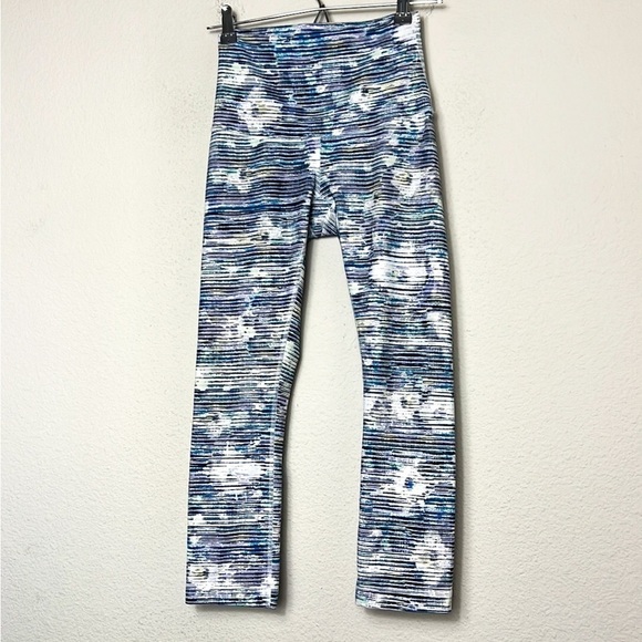 Lululemon Wunder Under Crop Hi-Rise Blurry Belle Leggings - Picture 2 of 9